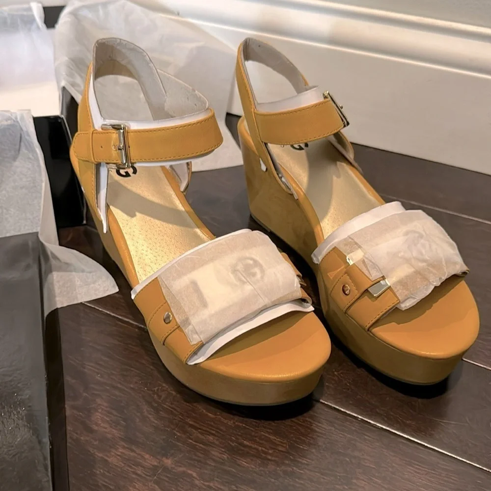 GBG Los Angeles Guess yellow wedge sandals NIB 9M